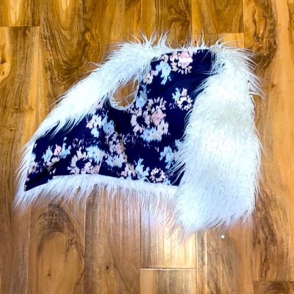 White Faux Fur Vest Sherpa Furry Fluffy - Picture 4 of 4
